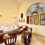 By Calamari Homes - El Porvenir 404 Walled City
