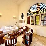By Calamari Homes - El Porvenir 404 Walled City