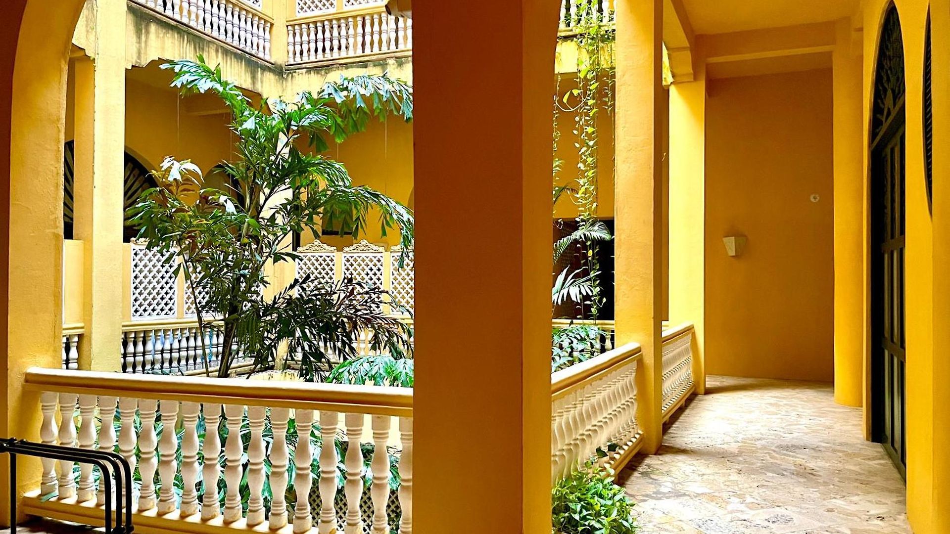 By Calamari Homes - El Porvenir 404 Walled Apartamento *