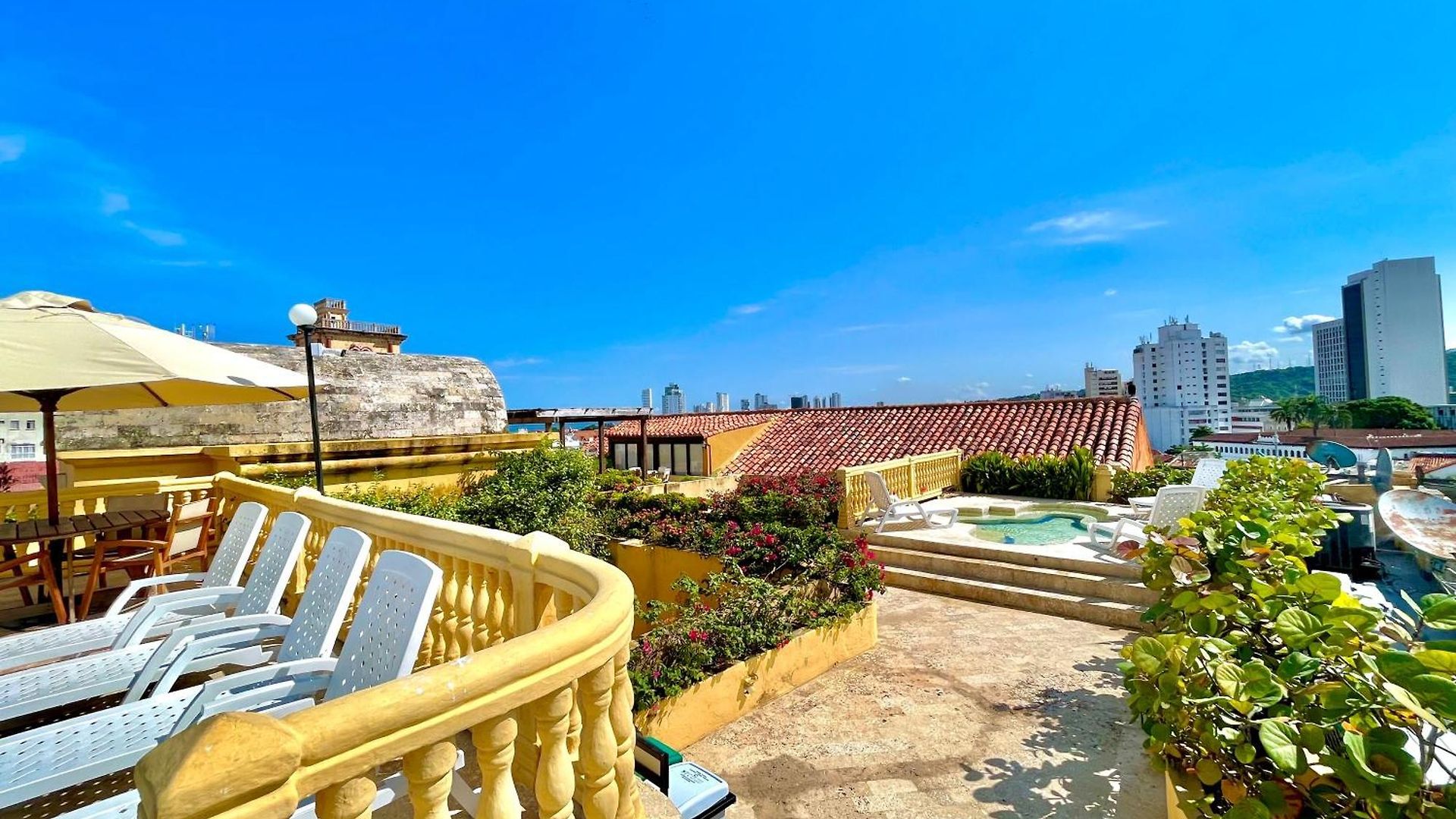 By Calamari Homes - El Porvenir 404 Walled Apartamento *