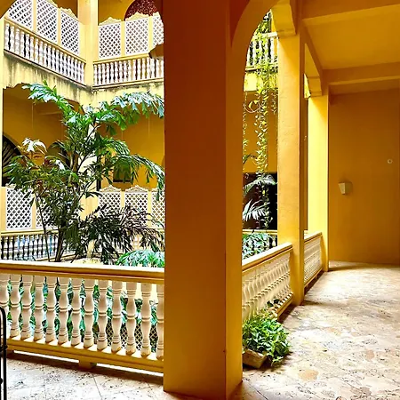 By Calamari Homes - El Porvenir 404 Walled Apartamento *