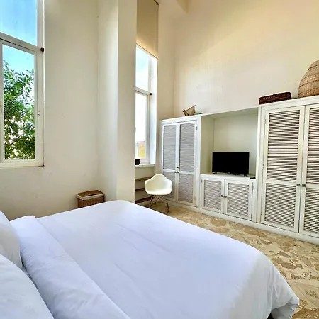By Calamari Homes - El Porvenir 404 Walled Apartment